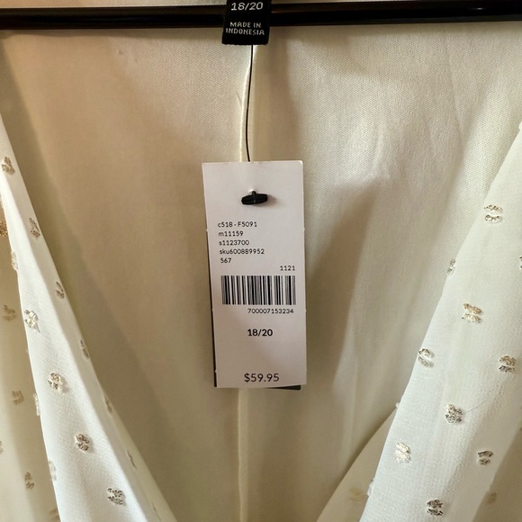 Lane Bryant Cream and Gold Textured Blouse - Picture 2 of 3